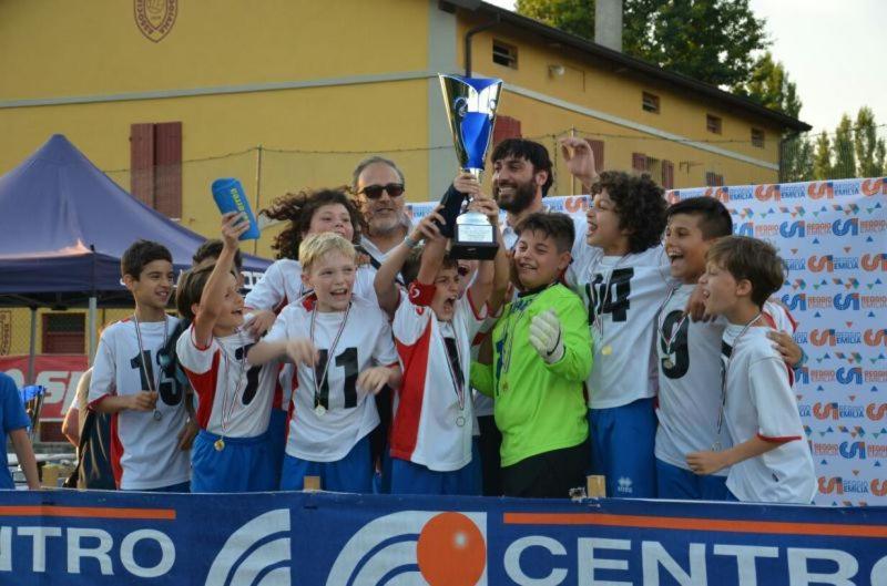 Asd -Sport E Giovani Hotel Borgofranco d'Ivrea Екстериор снимка